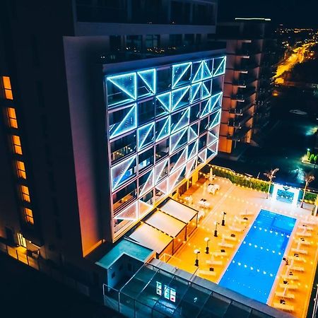 Nyota Hotel & Conference Center Мамая Екстериор снимка