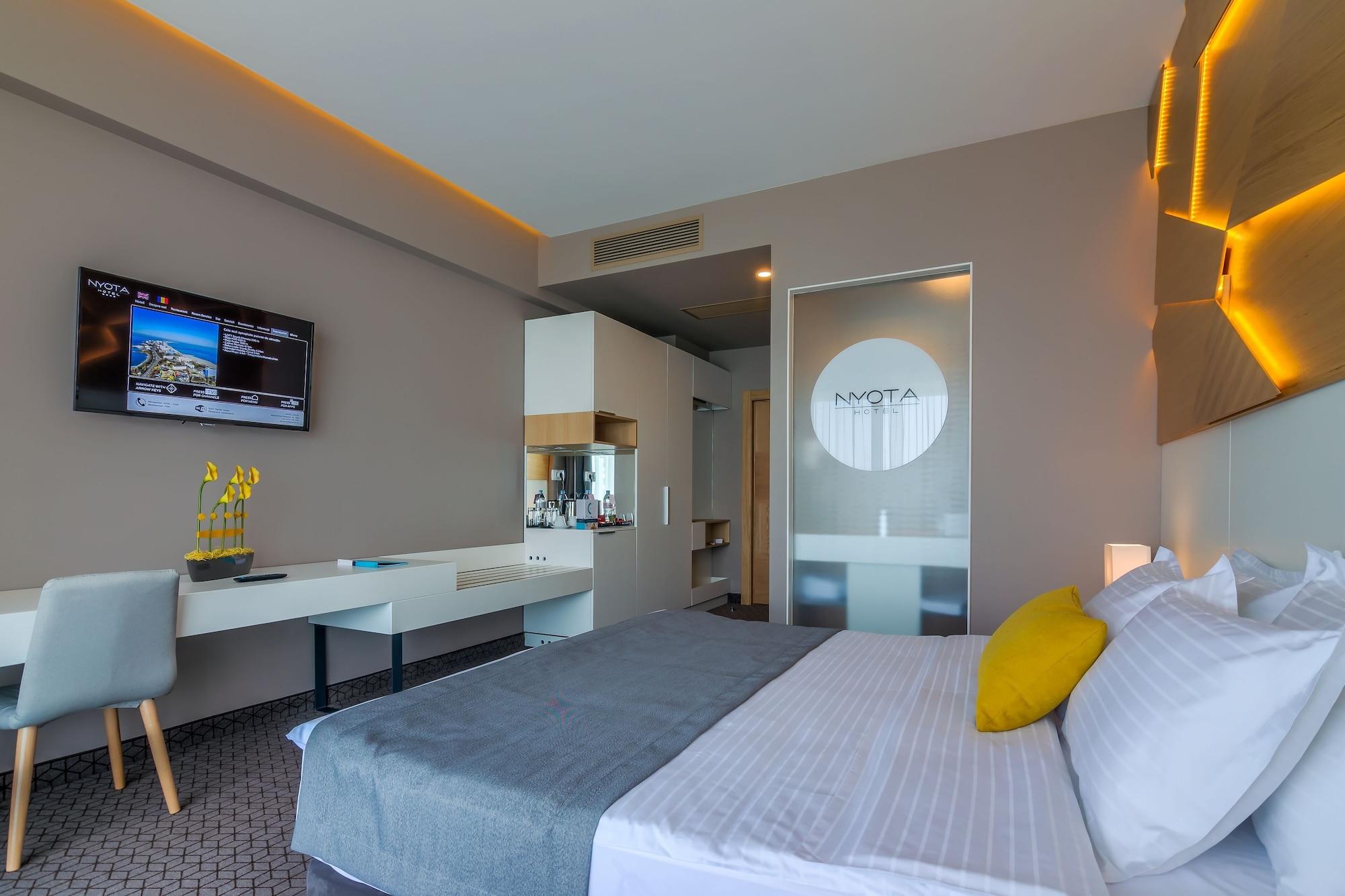 Nyota Hotel & Conference Center Мамая Екстериор снимка
