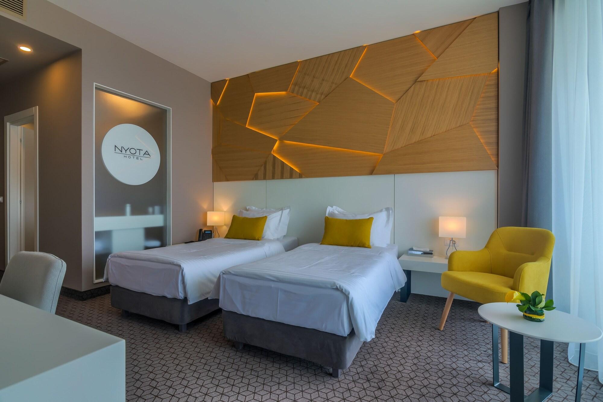 Nyota Hotel & Conference Center Мамая Екстериор снимка