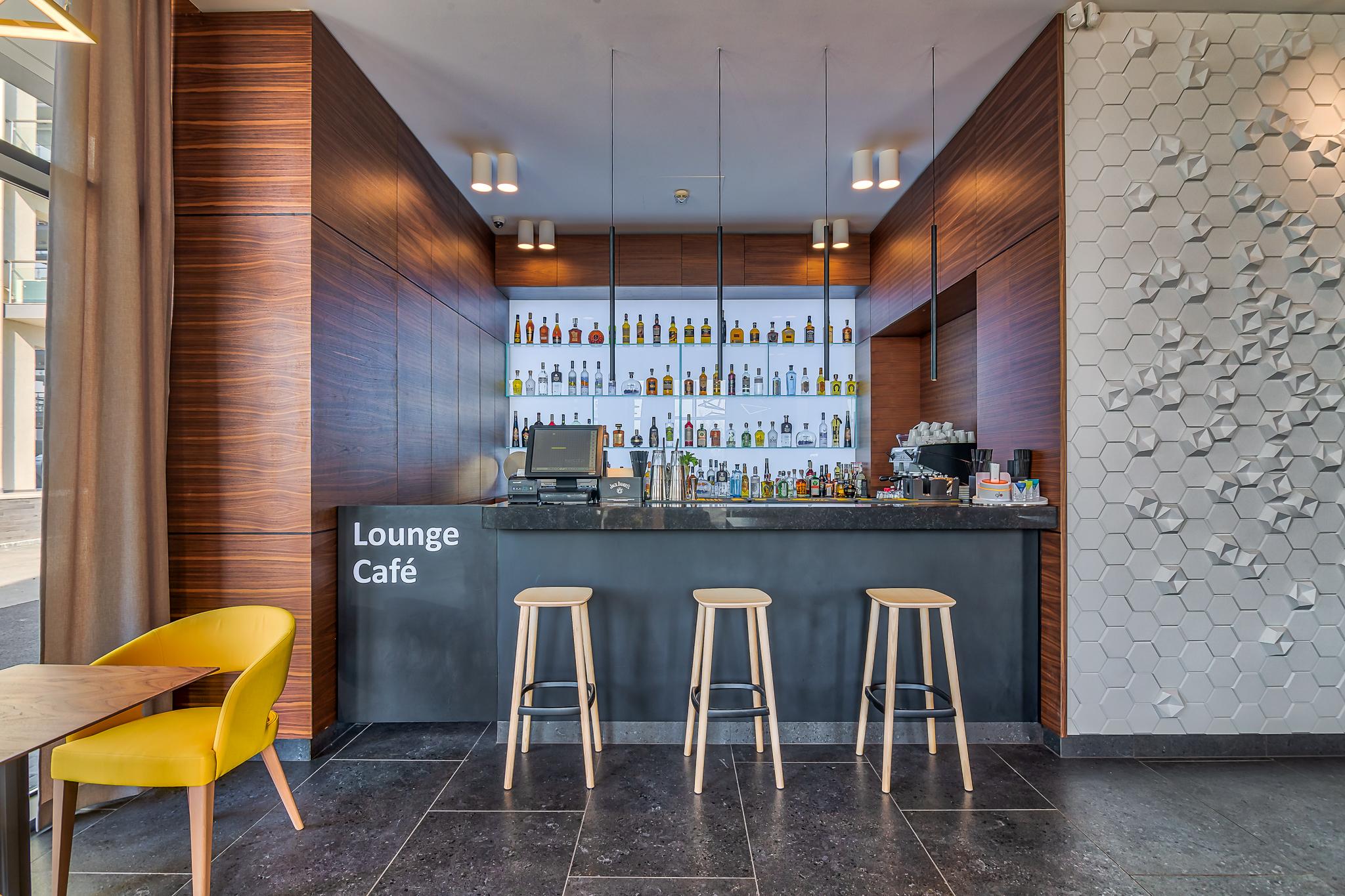 Nyota Hotel & Conference Center Мамая Екстериор снимка