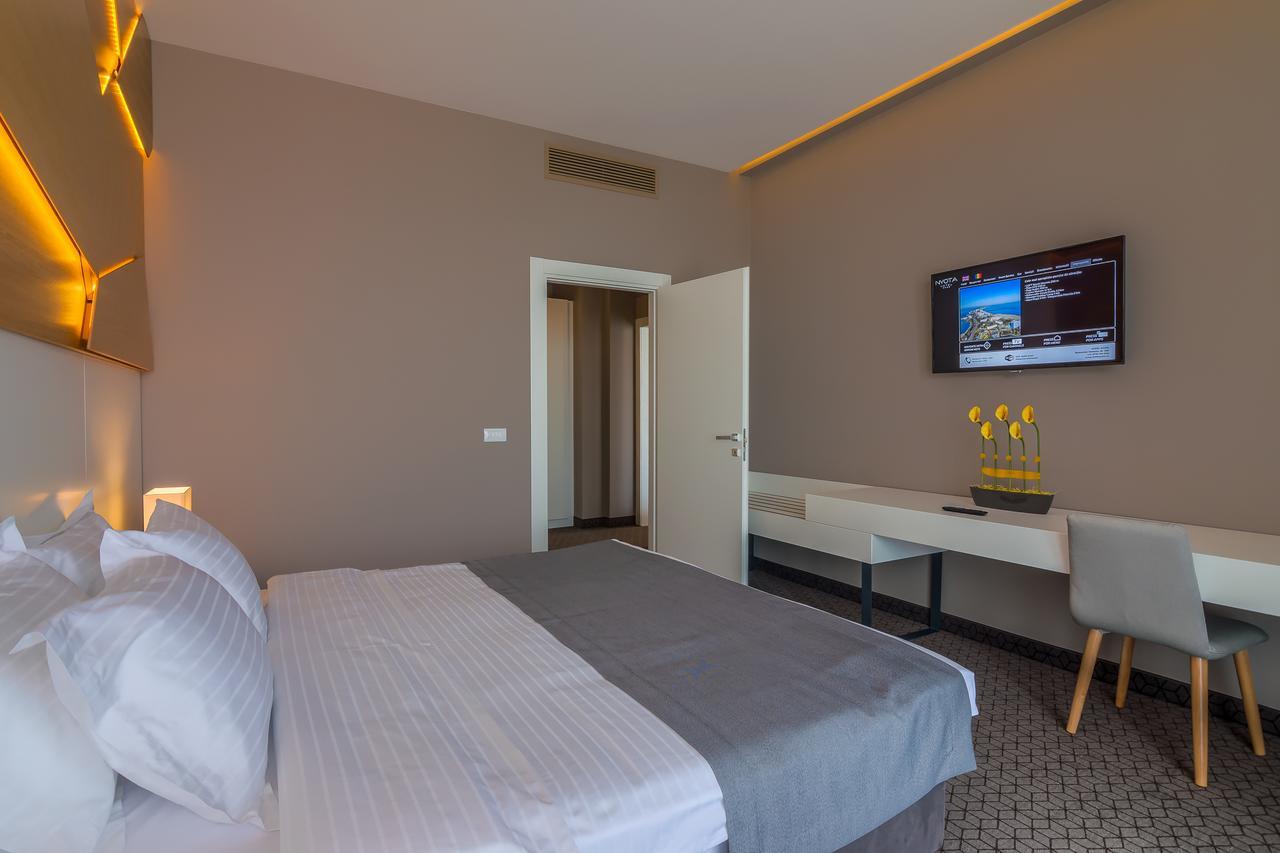 Nyota Hotel & Conference Center Мамая Екстериор снимка