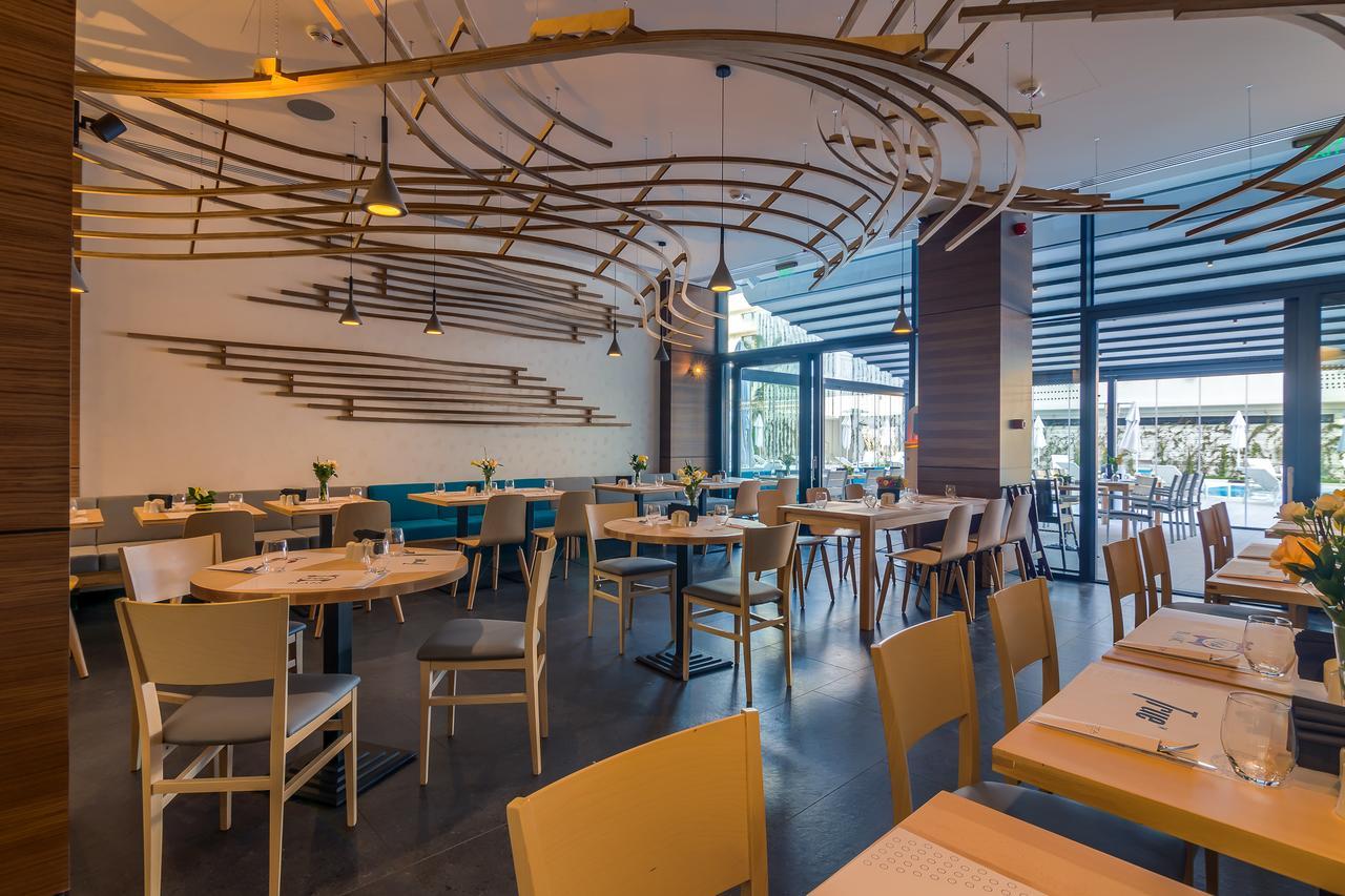 Nyota Hotel & Conference Center Мамая Екстериор снимка