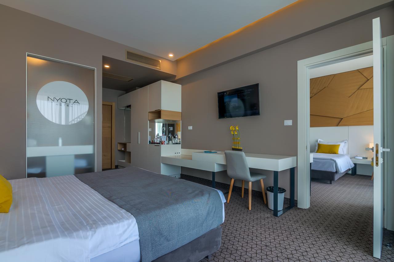 Nyota Hotel & Conference Center Мамая Екстериор снимка