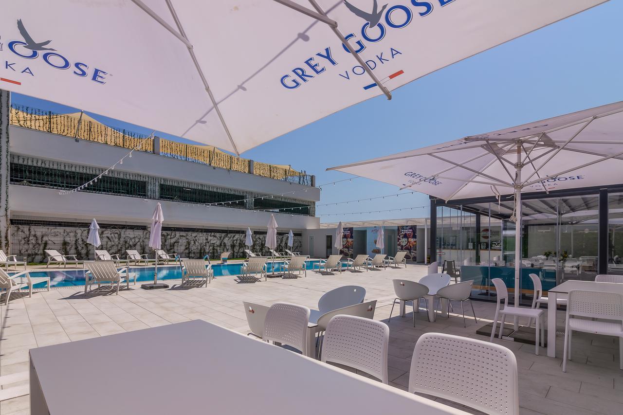 Nyota Hotel & Conference Center Мамая Екстериор снимка