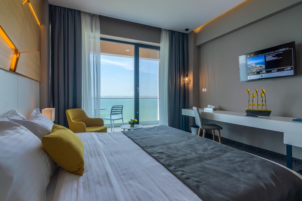Nyota Hotel & Conference Center Мамая Екстериор снимка