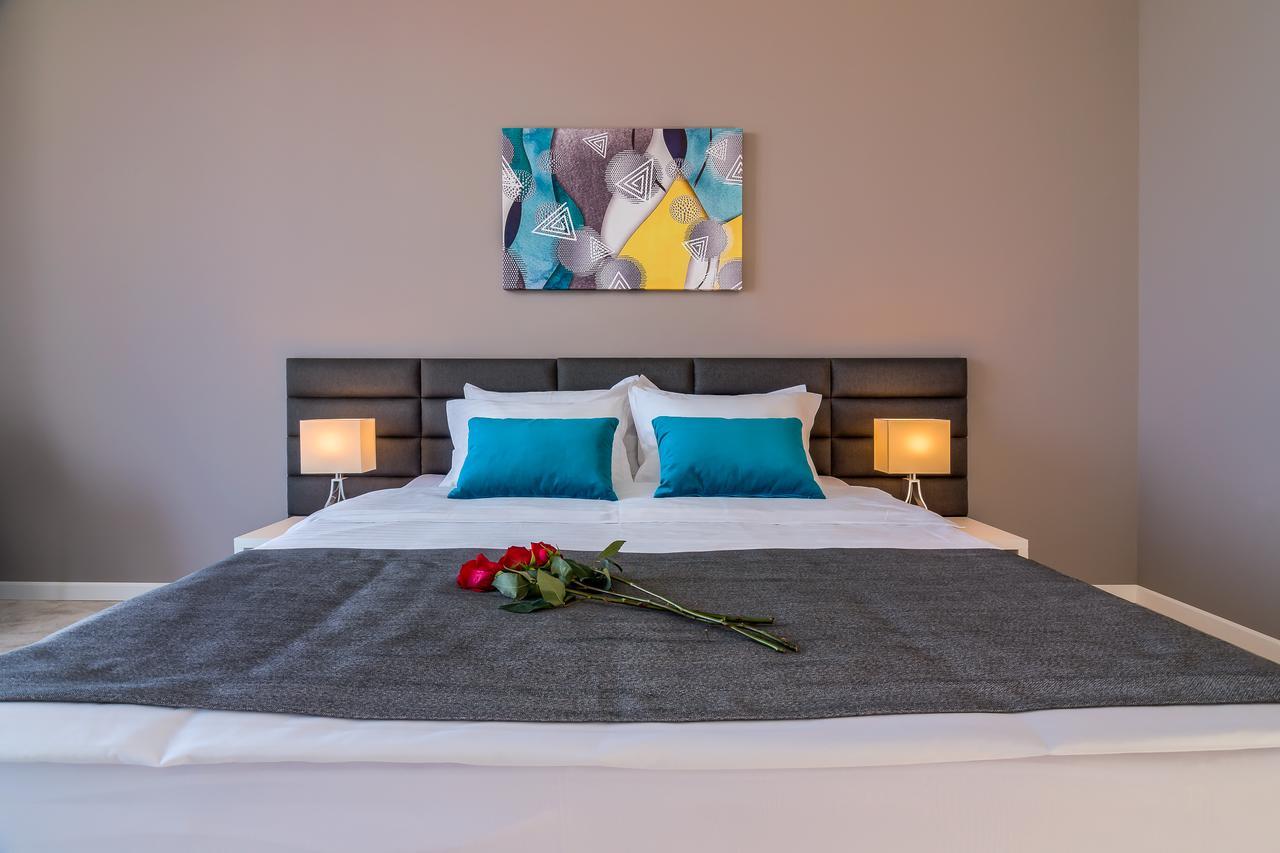 Nyota Hotel & Conference Center Мамая Екстериор снимка
