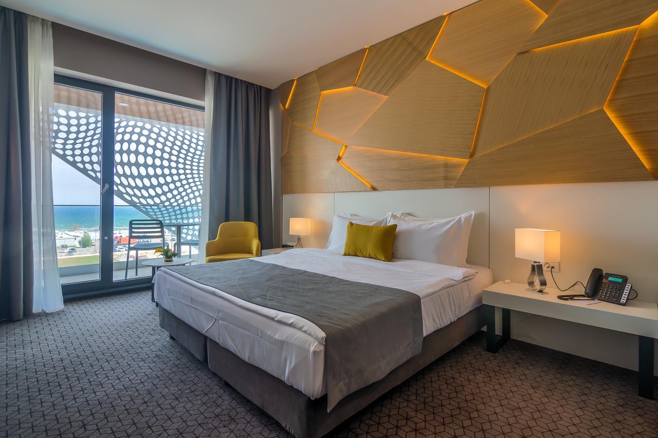 Nyota Hotel & Conference Center Мамая Екстериор снимка
