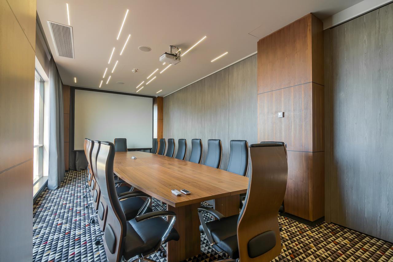 Nyota Hotel & Conference Center Мамая Екстериор снимка