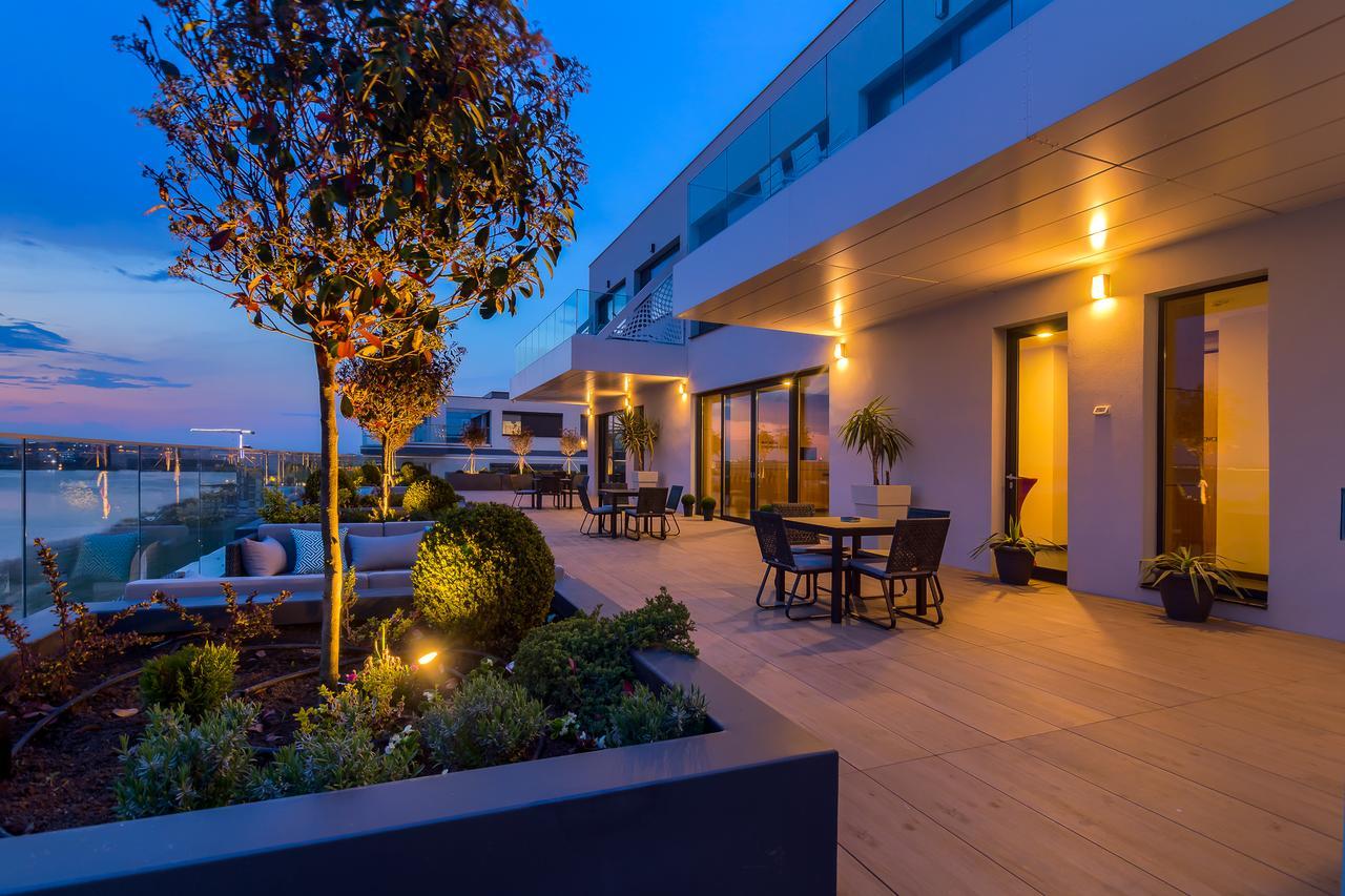 Nyota Hotel & Conference Center Мамая Екстериор снимка